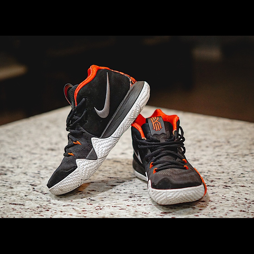 Kyrie 4 shoes size 8.5 minimal wear